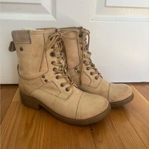 Steve Madden Women's Tan Lace-Up combat style Ankle Boots Size 7.5